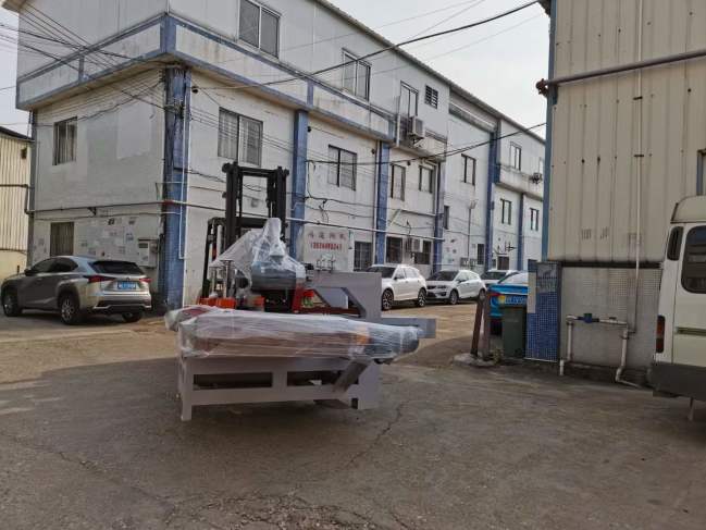 1800型數(shù)控三刀切割機